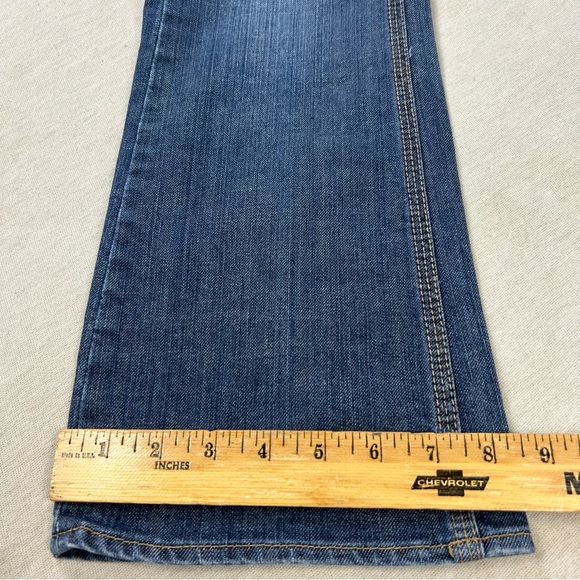 New York & Company PETITE Low Rise Boot Cut Curvy Medium Wash Jeans W - Picture 4 of 10